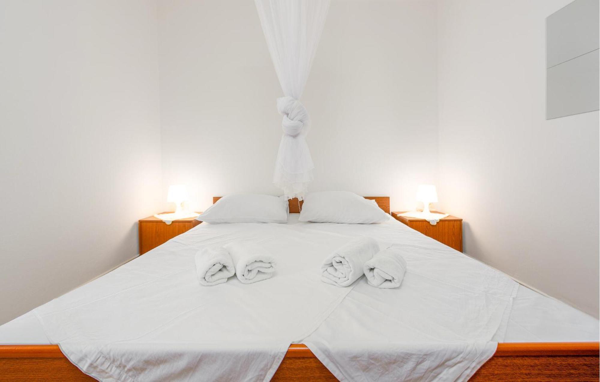 Beautiful Home In Novalja With Wifi Exterior photo